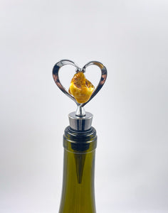 Wine cork heart-shaped with light amber piece