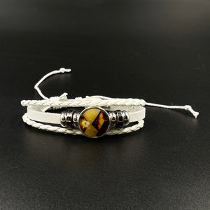Adjustable white leather bracelet decorated with amber mosaic