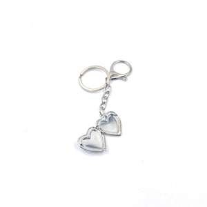 Heart-shaped keychain decorated with amber mosaic