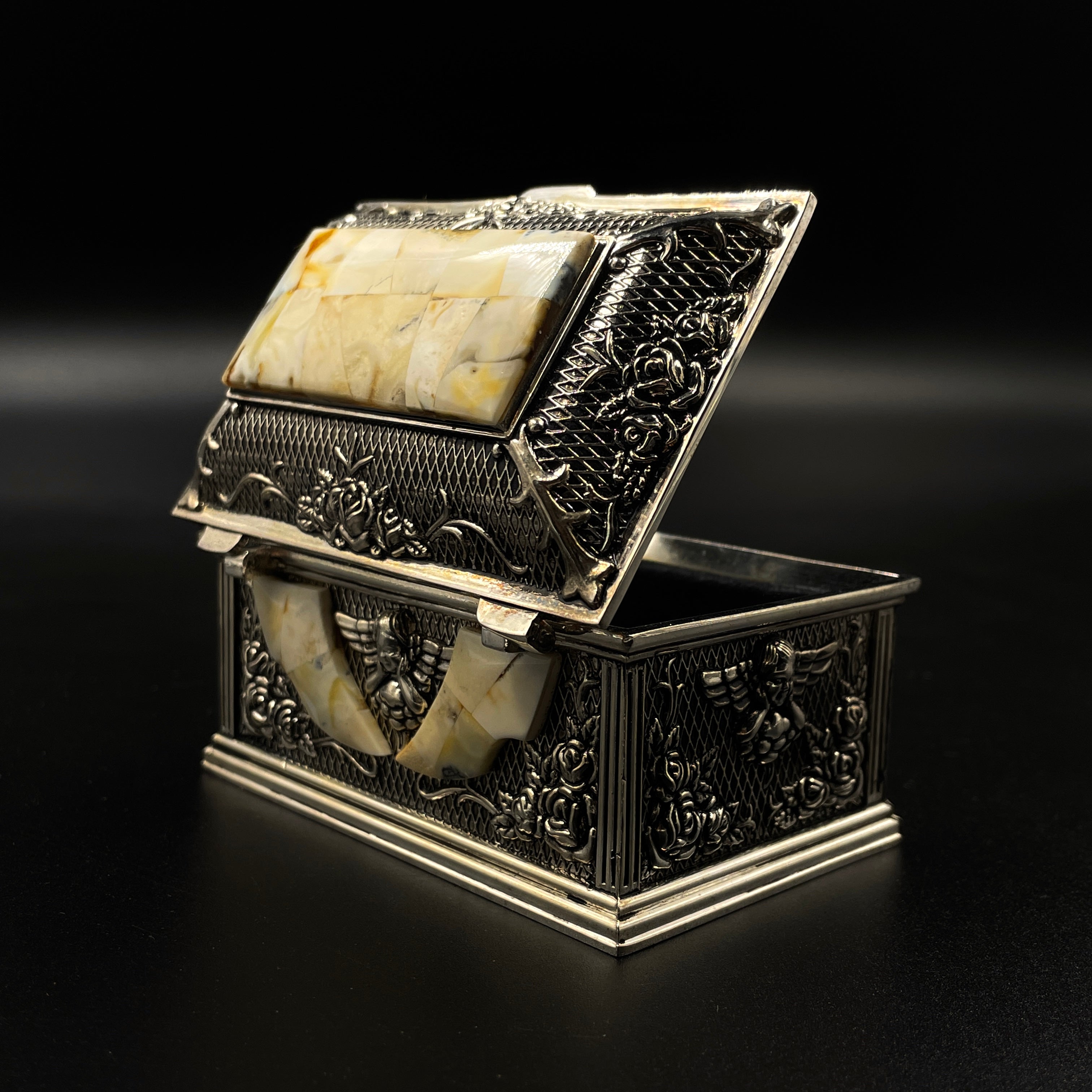 Jewelry box decorated with amber mosaic