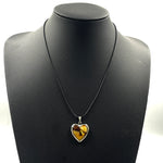 Load image into Gallery viewer, Pendant on the neck with a heart

