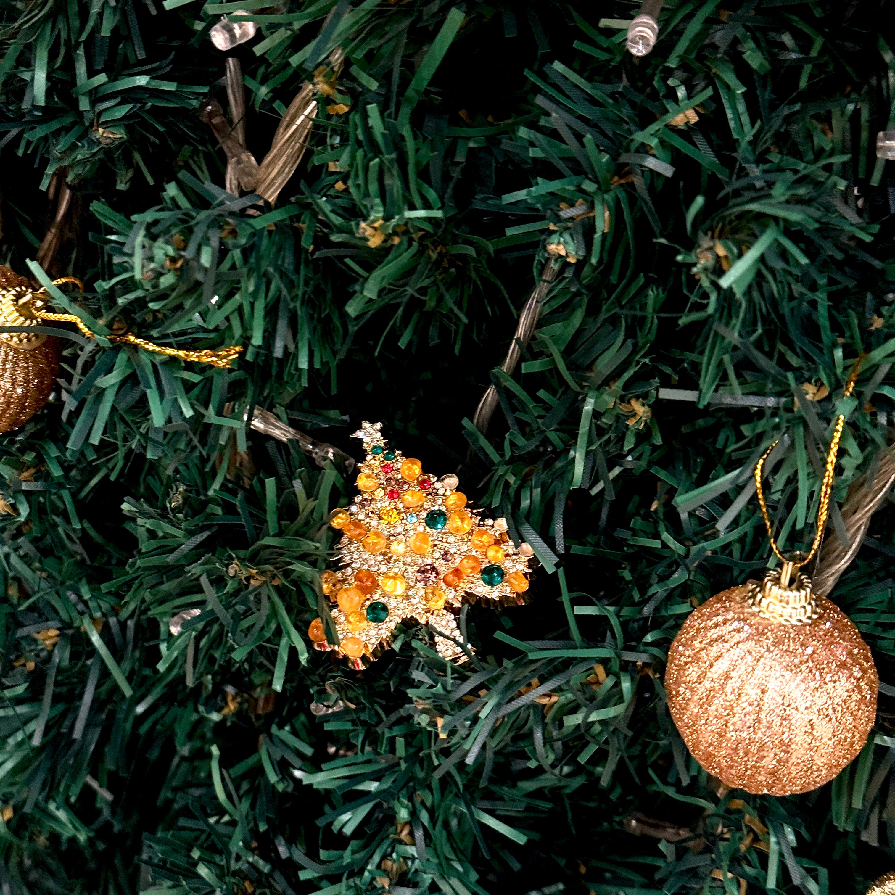 Christmas Tree Brooch with Amber