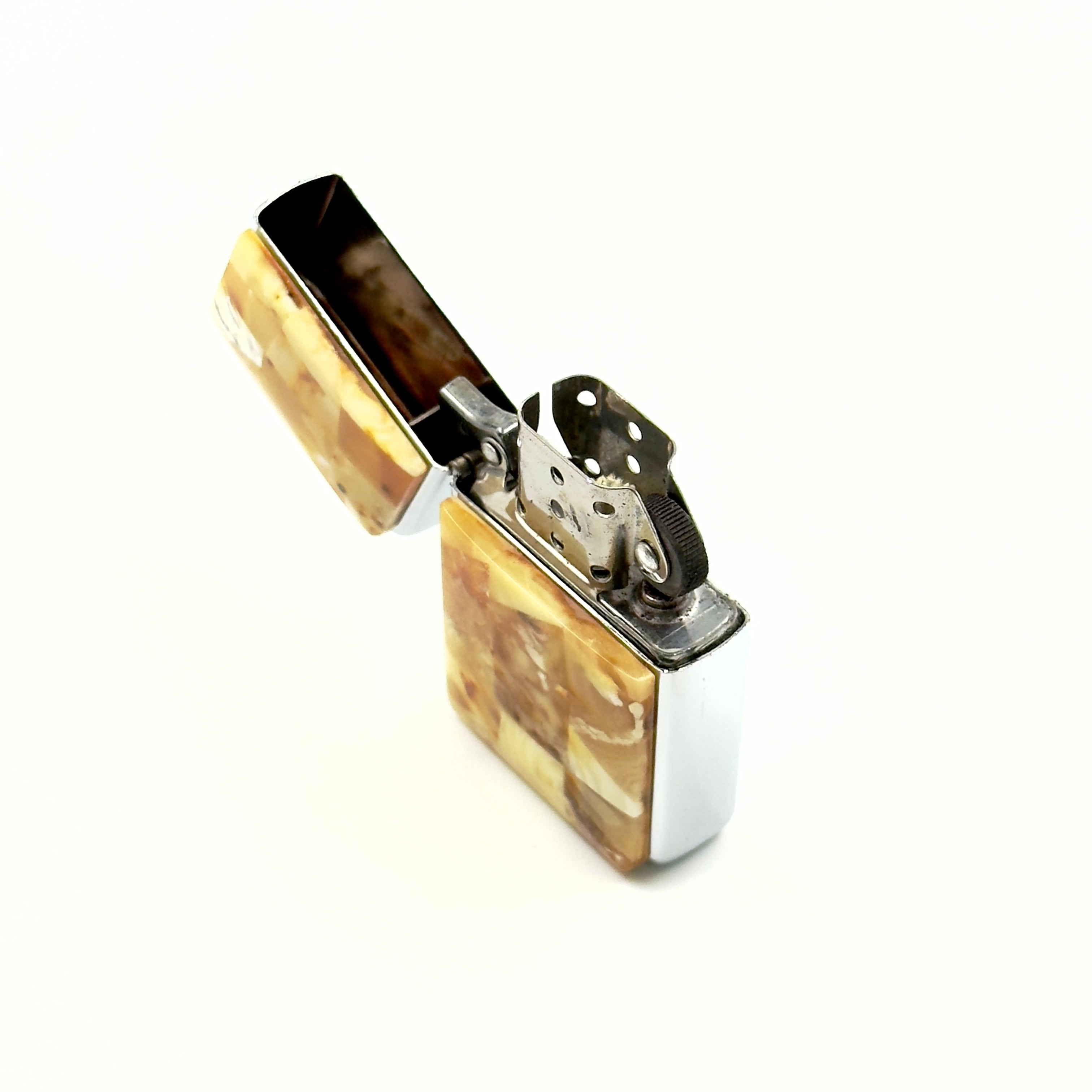 Portable White Amber Lighter – Elegant Everyday Accessory