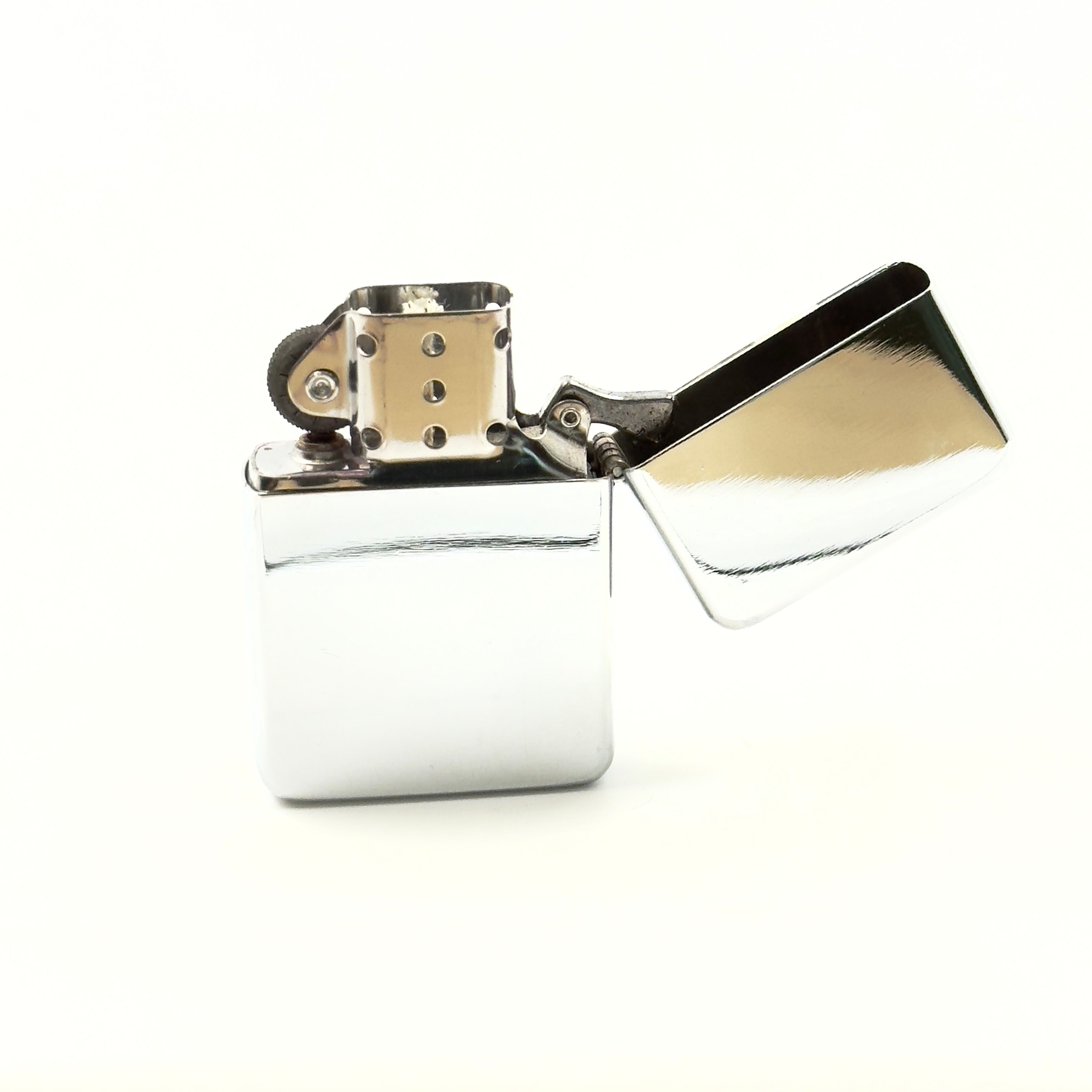 Shiny Silver Zippo Lighter – Classic Windproof Flame Design