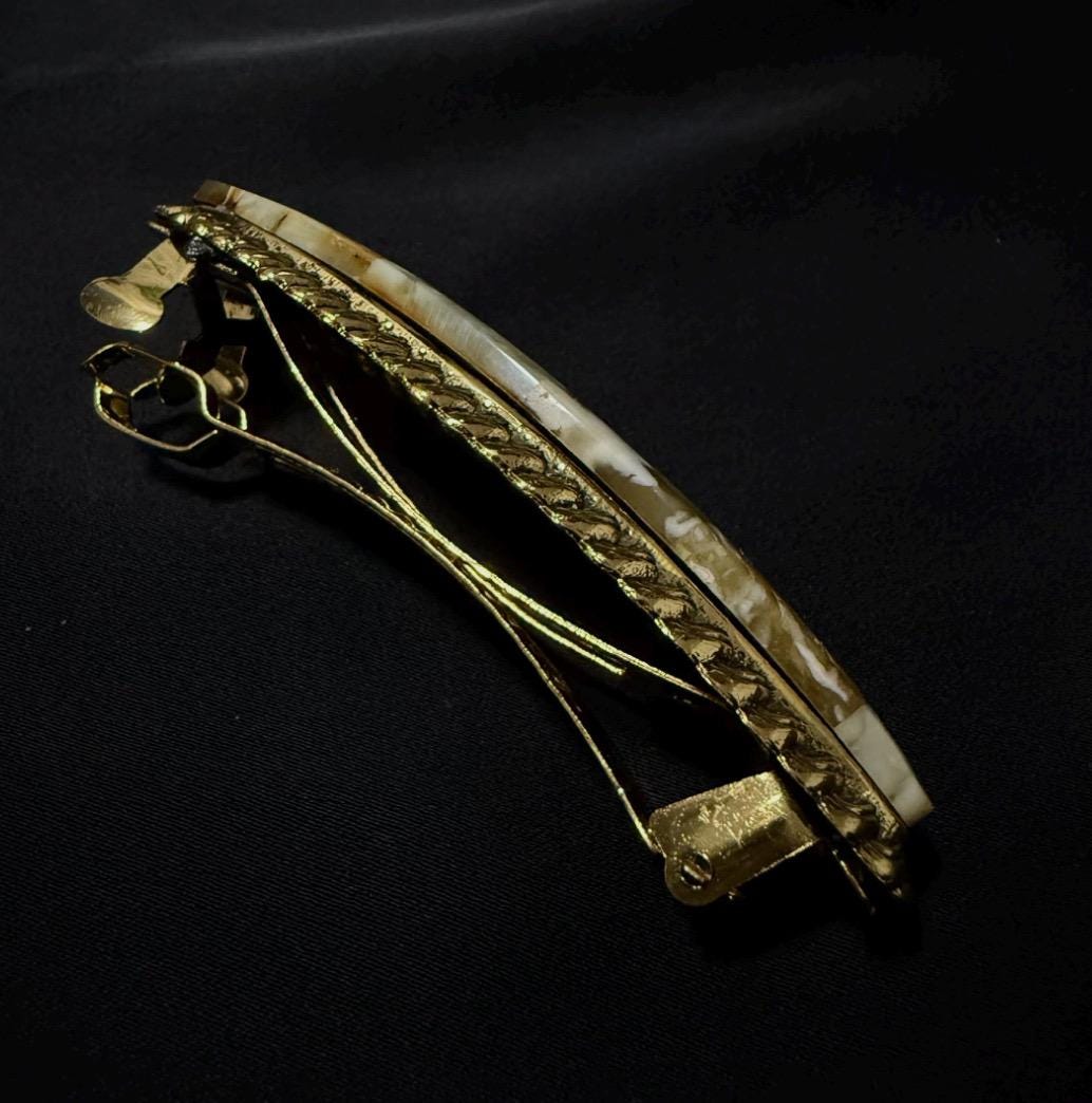 Black Framed Oval Hairpin